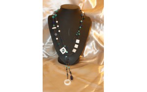 coll. lunga da usare in diversi modi con pietre dure,madreperla e perline di vetro